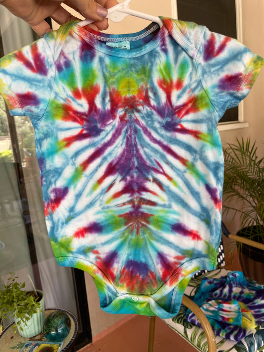 Tie-dye baby Onsie 6-9 months rainbow Purple Heart